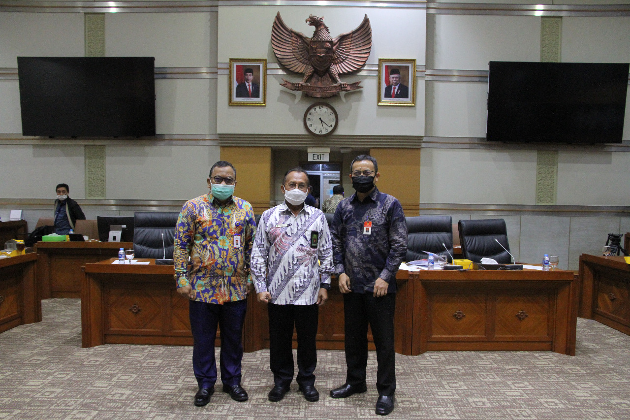 rapat dengar 1
